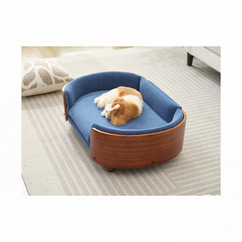 Lit pour chien surélevé de style scandinave avec pattes en bois massif et dossier en bois courbé, coussin en velours
