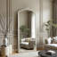 Miroir rétro avec cadre sculpté-648088753-648088754
