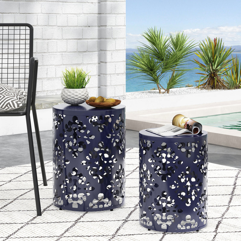 Charmante table d'appoint en métal au design moderne et durable, Marine