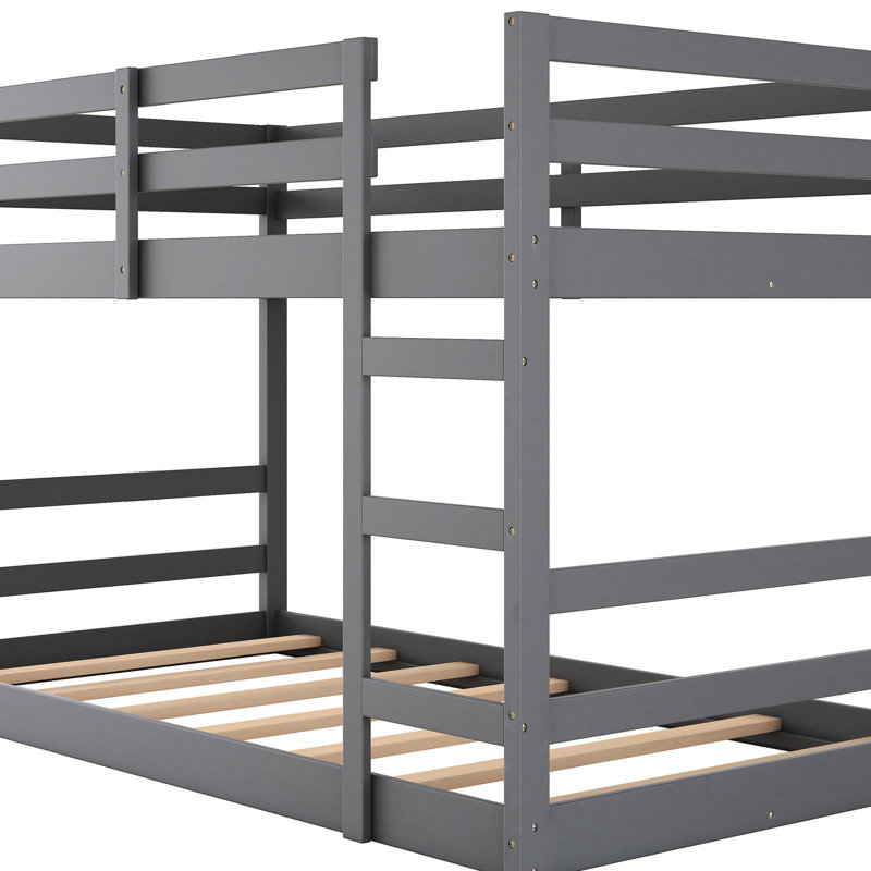 Lit simple au-dessus d'un lit superposé gris avec structure en pin massif pour plus de durabilité, garde-corps sur toute la longueur, espace idéal pour maisons restreintes, lit à lattes, gris, multiusage et esthétique,