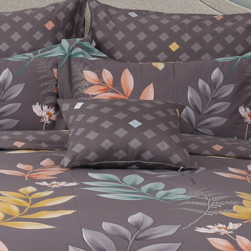 Delanda Cotton Floral Duvet Cover, Queen Duvet Cover + 3 Additional Pieces