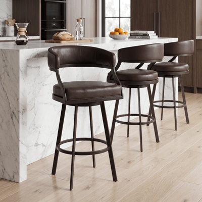 Tabouret de bar rotatif Dehn avec dossier ouvert et repose-pieds en métal et similicuir Dehn