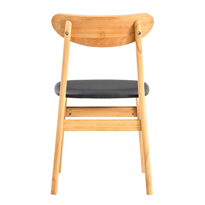 4 La chaise de salle à manger élégante et durable en bois massif, le petit dossier incurvé, le coussin en polyuréthane et la belle forme s'agencent parfaitement à n'importe quelle pièce et à un usage quotidien