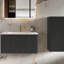 Armoire de salle de bain moderne moderne - chêne noir, avec des détails rayés élégants et des motifs de rangement bruns élégants-316511569