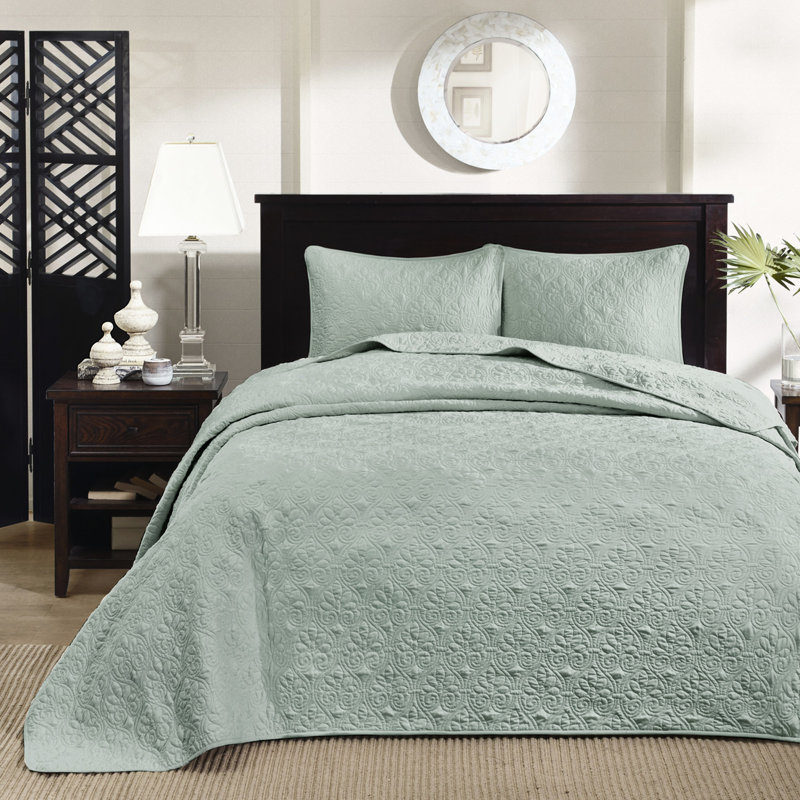 990953933-E60E Comforter