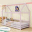 Lit simple au sol avec structure de toit en bois