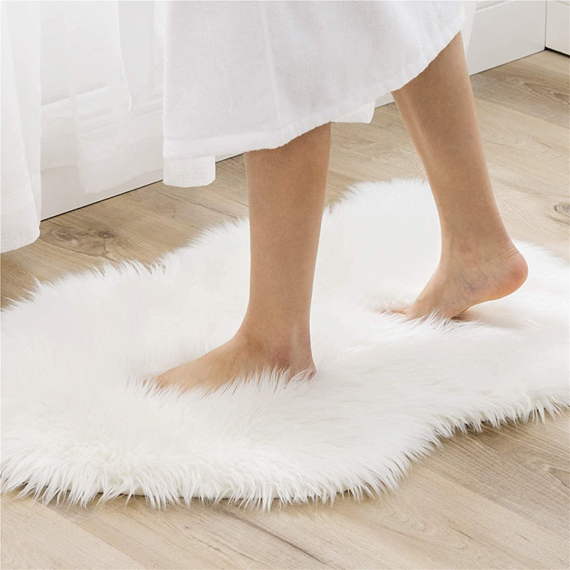 Hurteau Synthetic 60cm X 90cm Area Rug