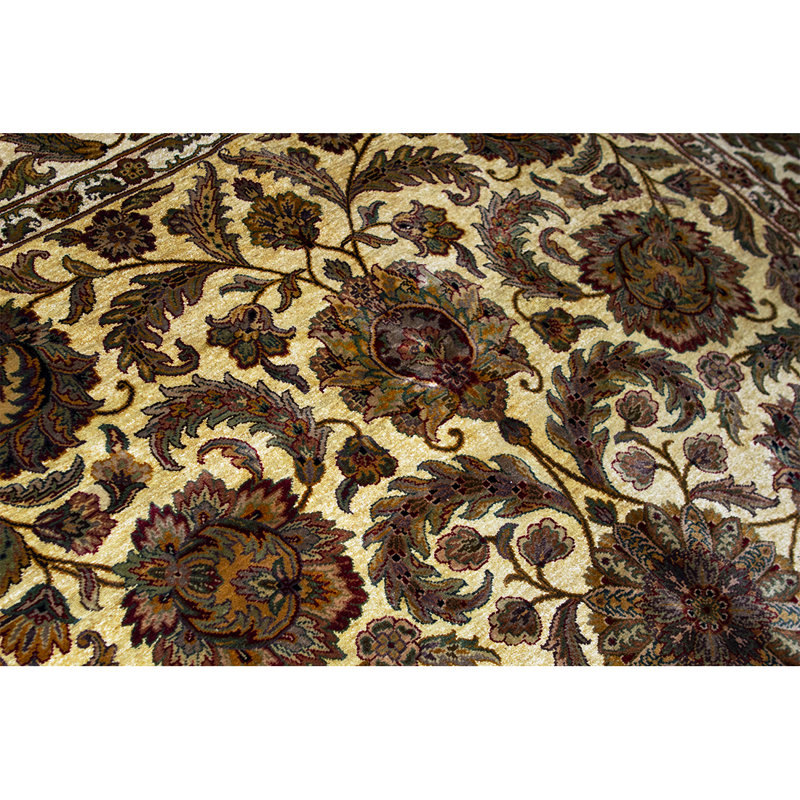 Tapis doré et ivoire de haute qualité noué à la main