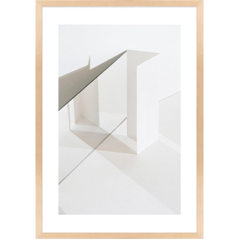 Lucie «Clean Slate as an Objet 5» par Svetlana Smirnova - photographie encadrée, H 20 po x l 14 po x P 1,25 po, Cadre érable