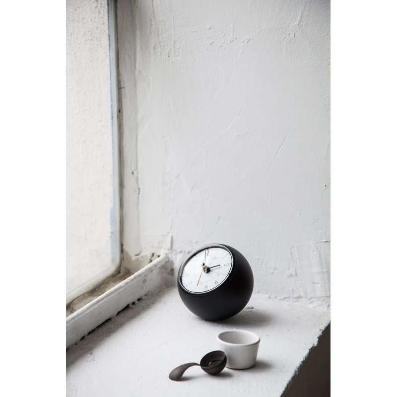 Earth Clock less, Black