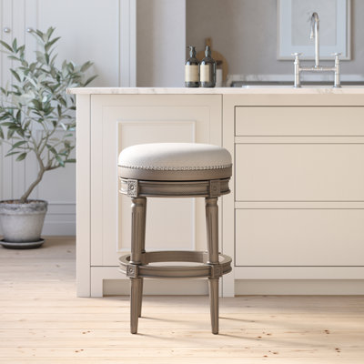 Tabouret de bar pivotant sans dossier gris patiné, siège à 360 degrés, garniture cloutée appliquée à la main, détails décoratifs, hauteur personnalisable, tabouret gris de 31 po idéal pour les bars à domicile, repose-pieds en métal robuste
