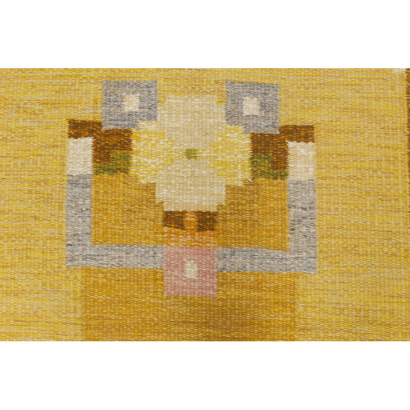 Tapis vintage jaune en laine tissé à plat 5 pi 6 po x 7 pi 8 po vintage signée Ingegerd Silow