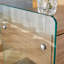 Table de chevet avec tiroirs. La surface de la planche est en panneau de fibres à densité moyenne avec un autocollant de grain de bois, et les deux côtés sont en verre trempé transparent. Le design est simple, élégant, avec d'excellentes fonctions 