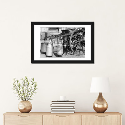 « pendant années 1930 muzzled dog utilisé pour tirer le chariot de lait assis sous the cart hambourg germany », reproduction de photo sur toile tendue