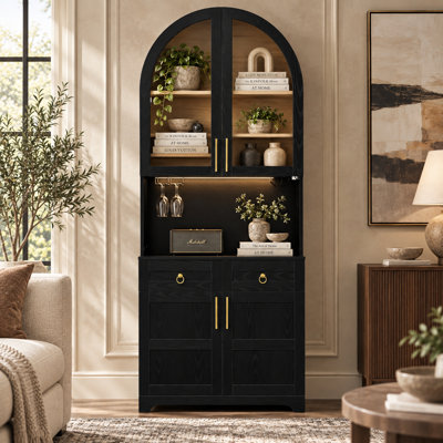 Armoire garde-manger arquée de style campagnard 74,8 po avec prise de courant, éclairage DEL et tablettes réglables Pisa