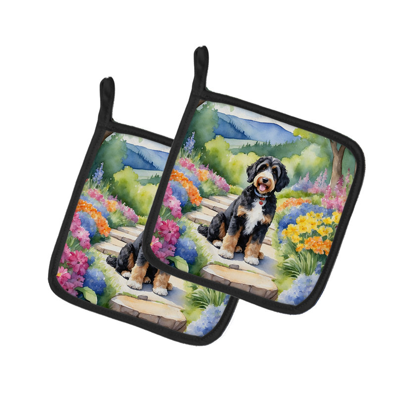 Caroline's Treasures Floral Polyester Potholder Set