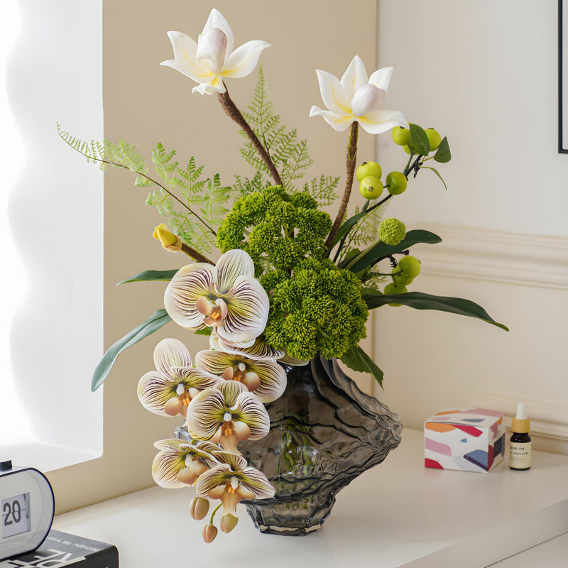 Ornements de fleurs simulées