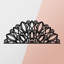 Élégant accessoire mural décoratif en métal, noir, 63,0 po x 25,6 po | Fabrication 100% métal, épaisseur: 0,05 pouce | Parfait pour la décoration intérieure, l'esthétique moderne et l'exposition d'art mural unique
