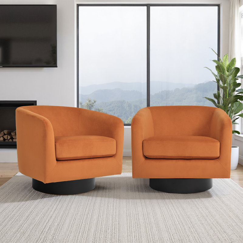 Fauteuil demi-tonneau pivotant en velours orange avec base en bois massif Everett Applewold, Orange
