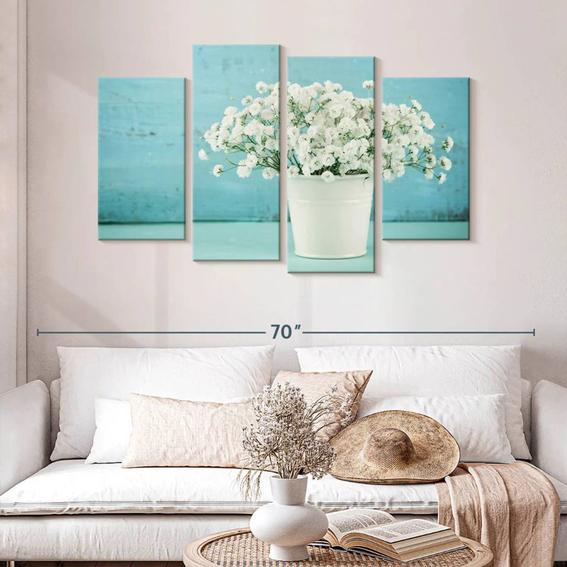 Harnek Gypsophila dans un vase blanc