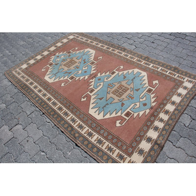 Tapis turc authentique de style rétro - parfait pour rehausser l'élégance de la décoration intérieure
