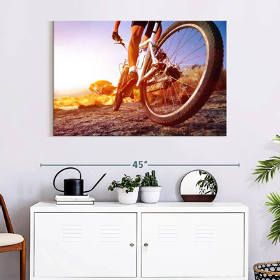 Sireci à vélo au coucher du soleil