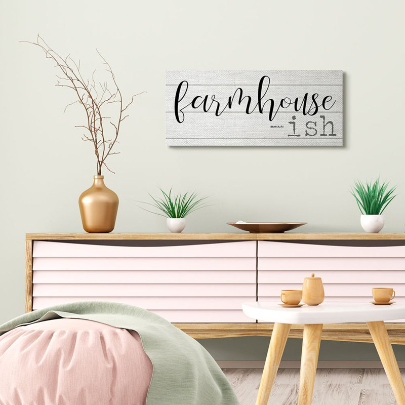 «Farmhouse Inspired Welcome» par Daphne Polselli - reproduction d'art textuel, H 13 po x l 30 po x P 1,5 po, Toile tendue
