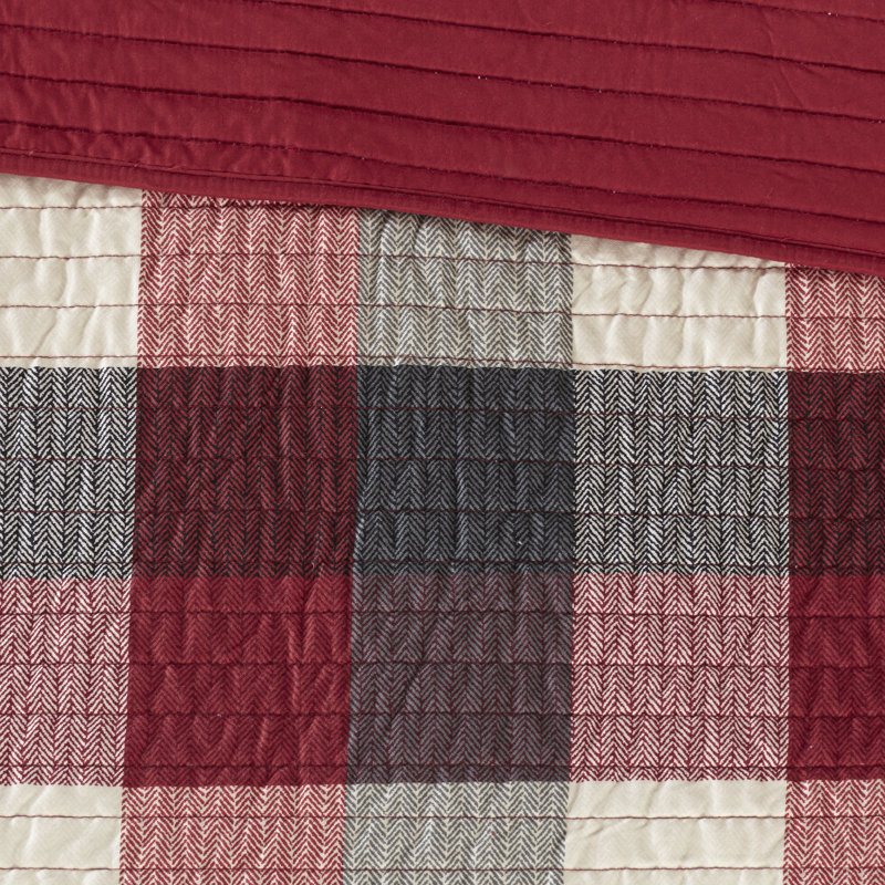 Red Full Reversible Plaid Quilt Set with Decorative Pillows