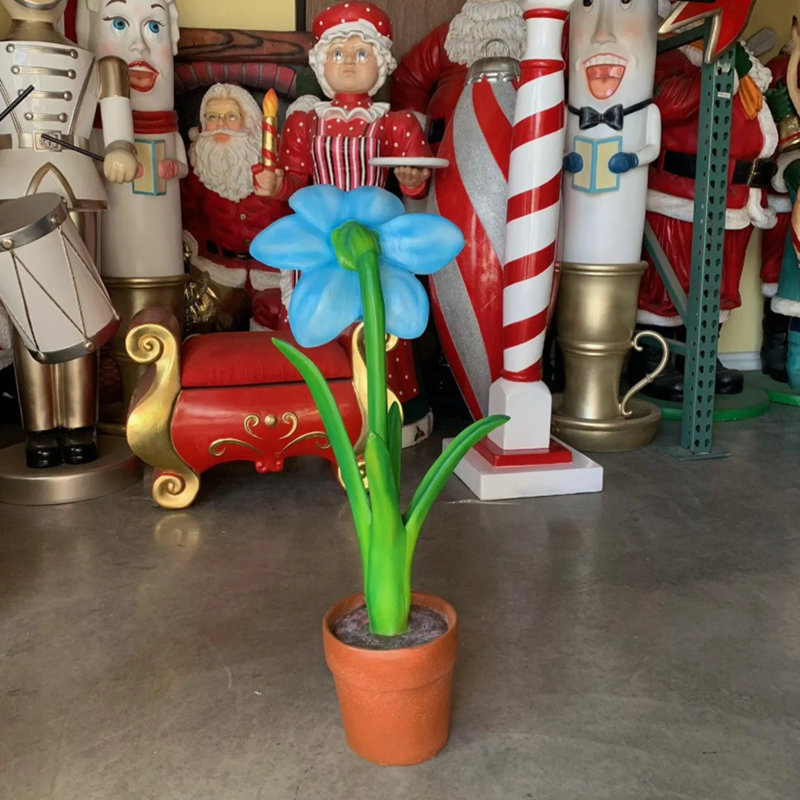 Statue de petit narcis bleu en pot