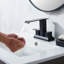 Robinet de salle de bain noir à cascade 4 pouces, 2 poignées et 3 trous noir mat, robinet de lavabo de lavabo avec bonde escamotable et tuyaux d'alimentation