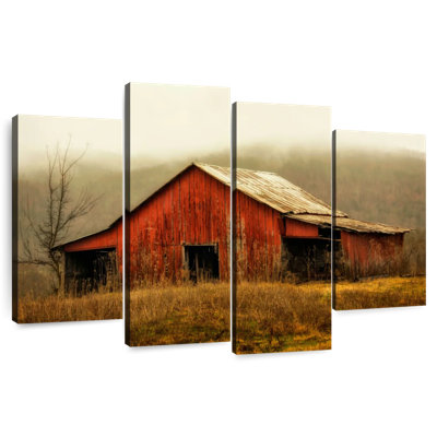 Skylight Barn dans le brouillard