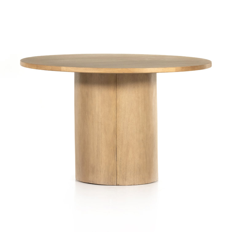 Pilo Round Dining Table