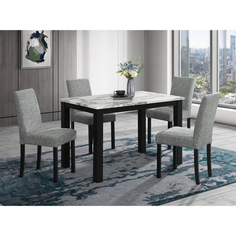 Table transitionnelle: table rectangulaire en bois d'hévéa de 48 po et plateau en faux marbre, 4 chaises rembourrées grises, 4 sièges, plan de croquis à conception fixe