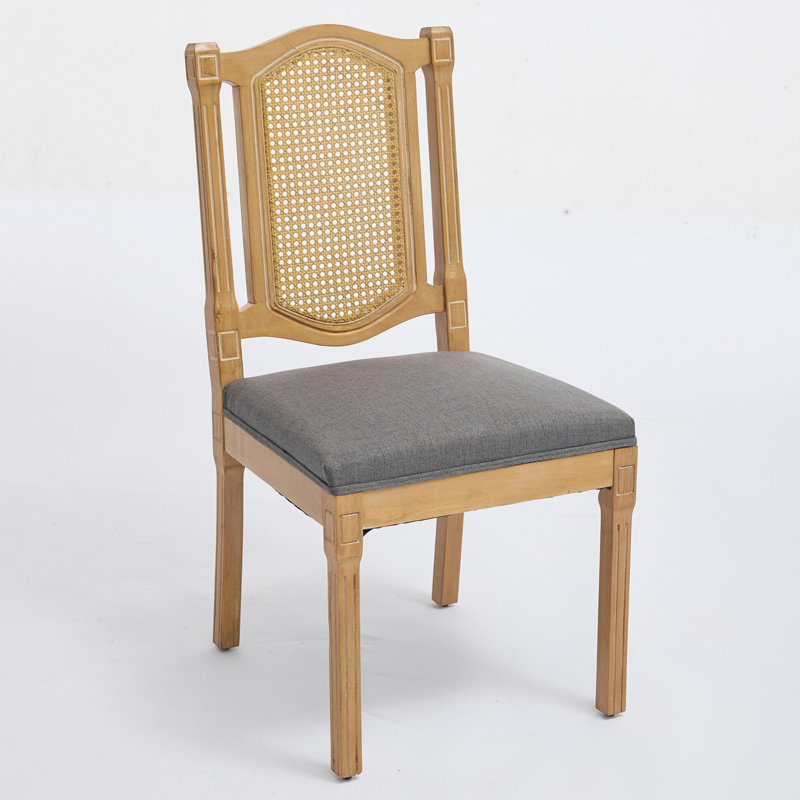 Chaise en bois massif à dossier en rotin