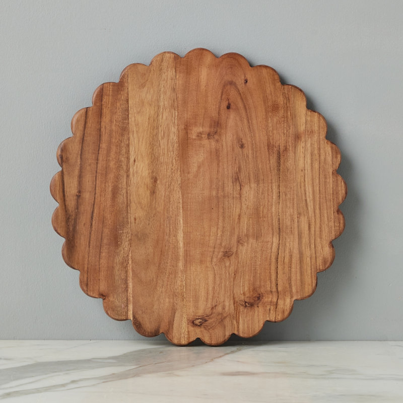Scalloped Round Cutting Board Charger - Natural