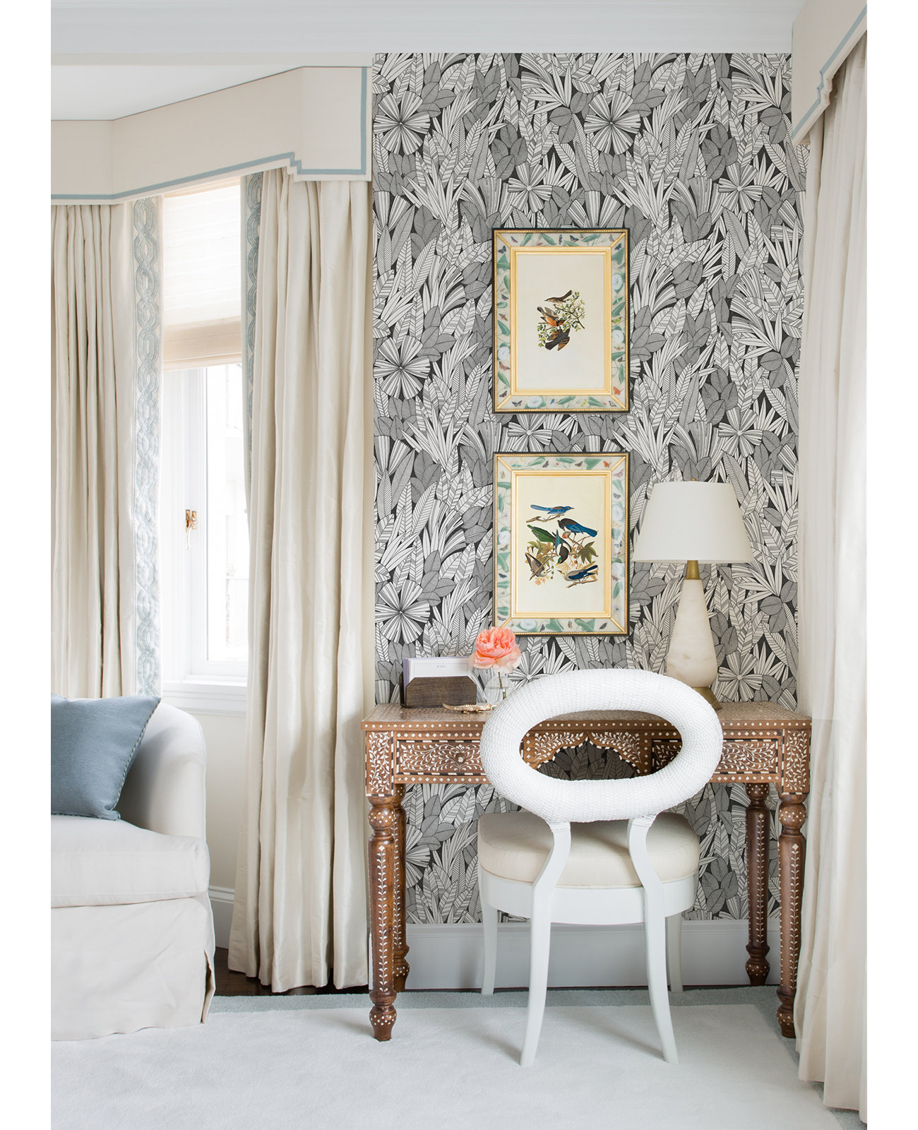 Avellana Botanical Wallpaper, Black
