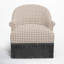 Fauteuil demi-tonneau en coton avec accoudoirs roulés encastrés et pieds en bois massif Callie-237449635-237449634