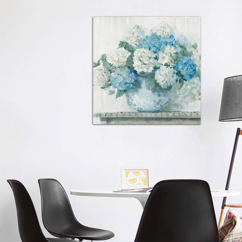 «Blue Hydrangea Cottage Crop» par Carol Rowan, H 48 po x l 48 po x P 1,5 po, Toile tendue