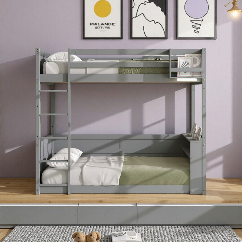 Lit mezzanine double pleine grandeur avec bureau, armoires de rangement, station de charge et tiroirs en gris - Une merveille pour la vie moderne