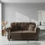 Canapé Chesterfield de 63 po en velours avec garniture cloutée et accoudoirs roulés, canapé de style Mid-Century moderne capitonné avec boutons, brun-128497043