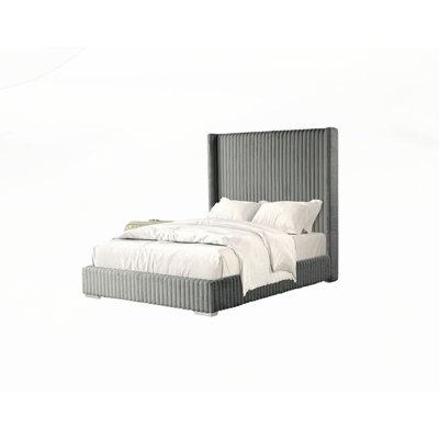 Grand lit en chenille de fourrure