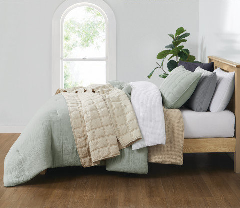 Reta Quilt Set, Ivory, King Quilt + 2 King Shams