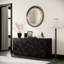 Buffet élégant avec grand plateau, 2 grands placards, adaptable à différents usages dans la salle à manger. Design américain, large de 150 cm, meuble télé pour le salon.