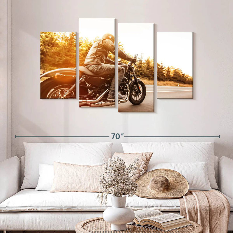 Homme Mehar sur une moto, H 32 po x l 52 po