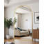 Miroir surdimensionné arqué en métal surdimensionné-570231696-538980989