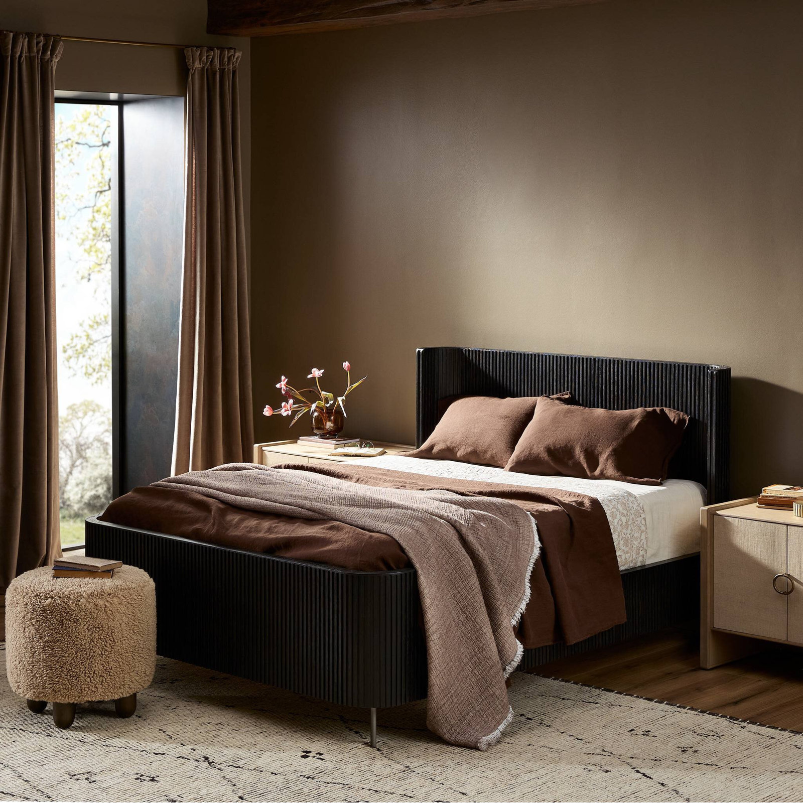 Geira Solid Wood, Manufactured Wood Wingback Bed, Queen