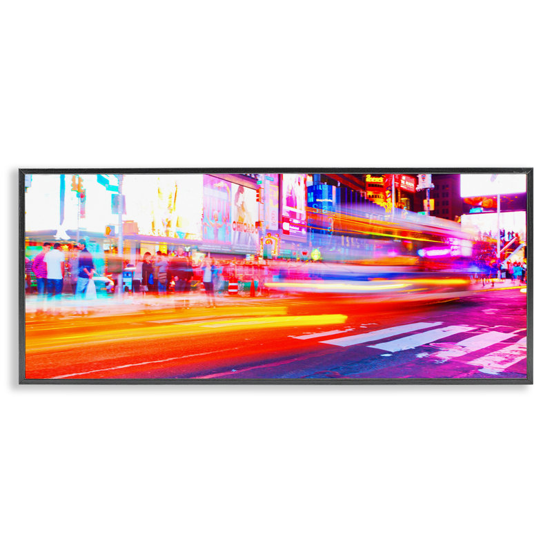 «Light Streaked Cityscape», art de la giclée encadrée par Susan Bryant, Giclée encadrée noir minuit, H 13 po x l 30 po
