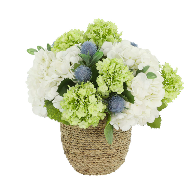 Arrangement d'hortensias et de viornes