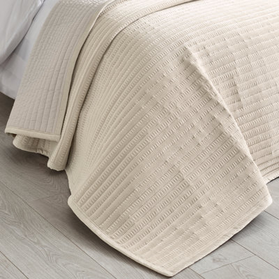 Velvet Pinsonic Quilted Bedspread