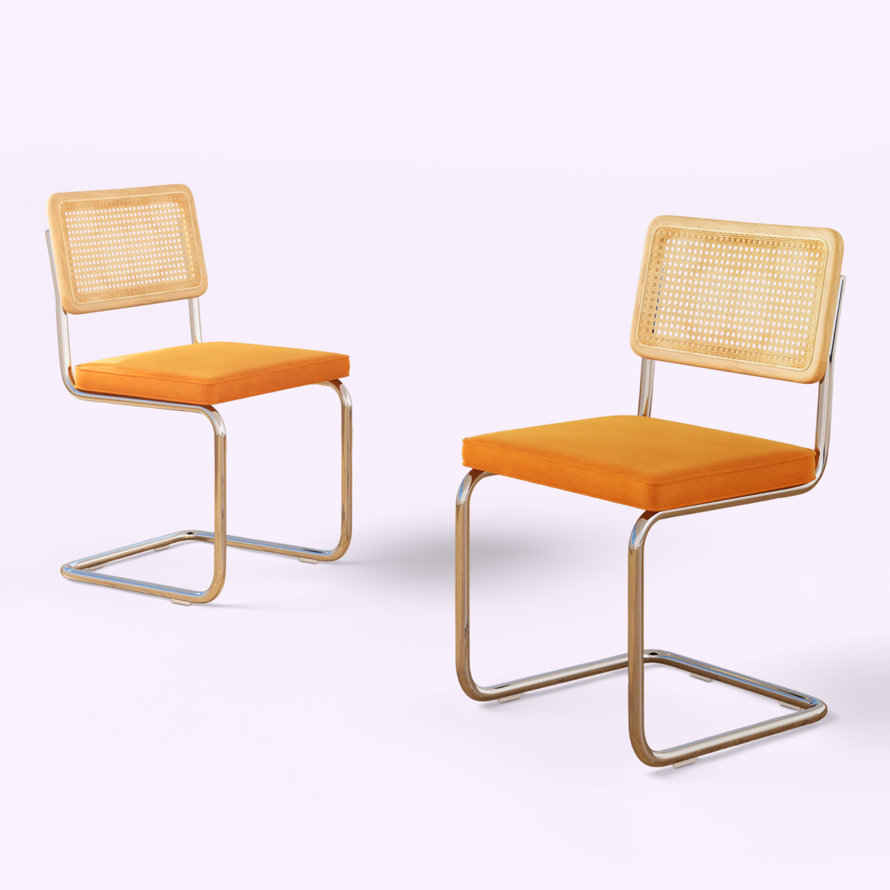 Chaises avec coussins orange